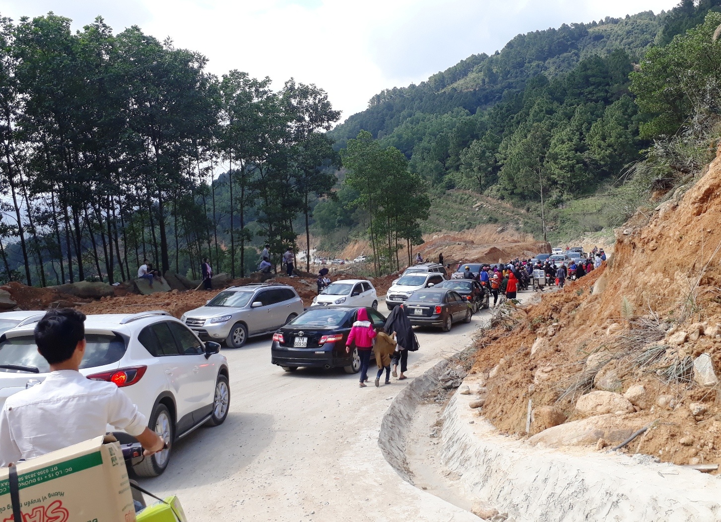 xep hang len chua Dai Tue anh 3