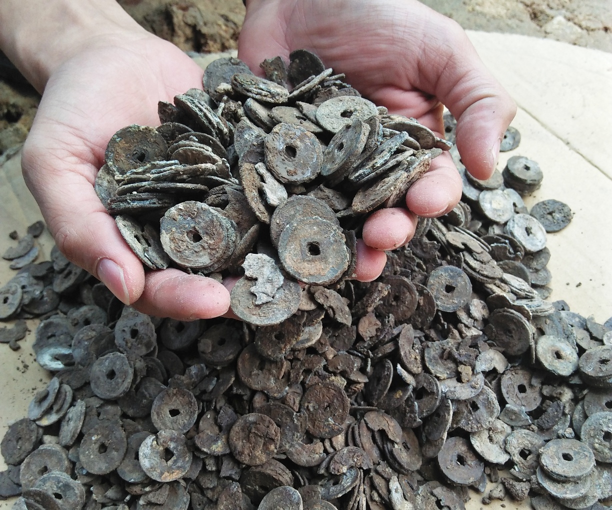 Dung phai hu tien xu nang 10 kg khi dao mong nha hinh anh