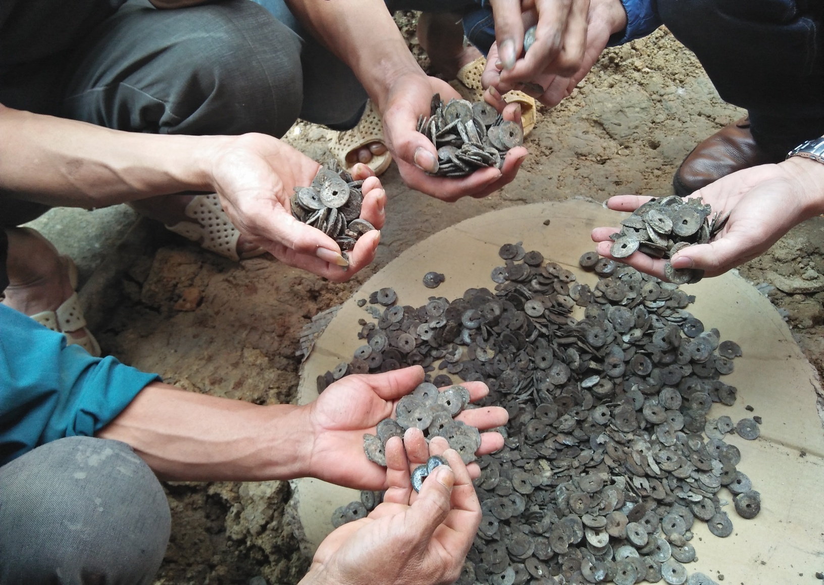 dao duoc hu tien xu anh 1