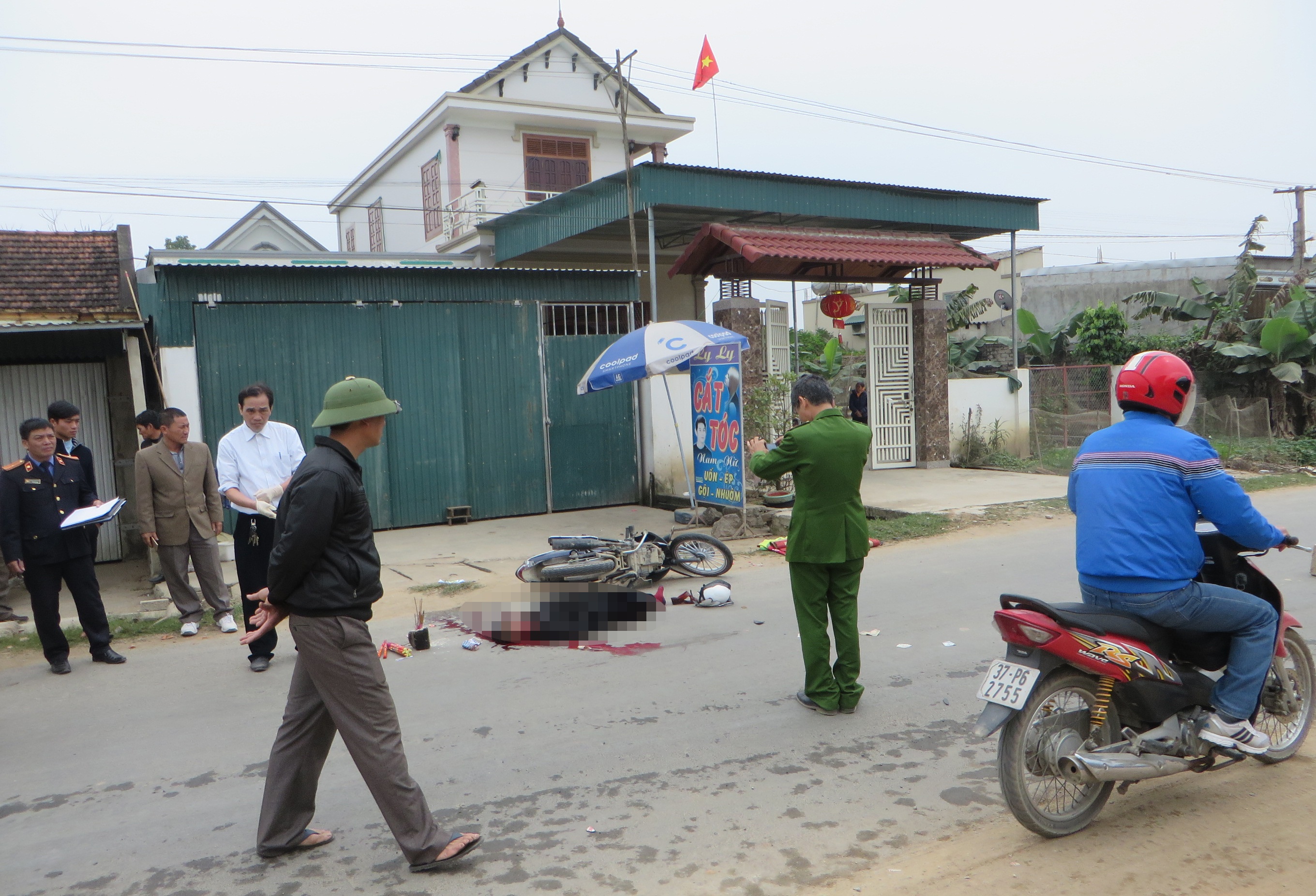 xe tải cán qua người ảnh 1 xe tai can qua nguoi anh 1