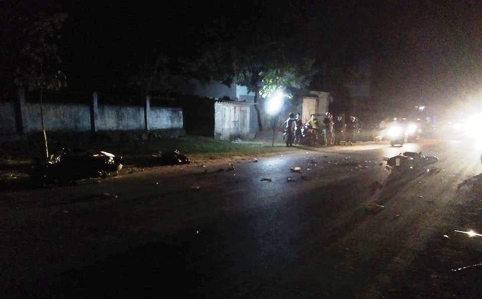 Hai xe may dau dau, 4 nguoi thuong vong hinh anh