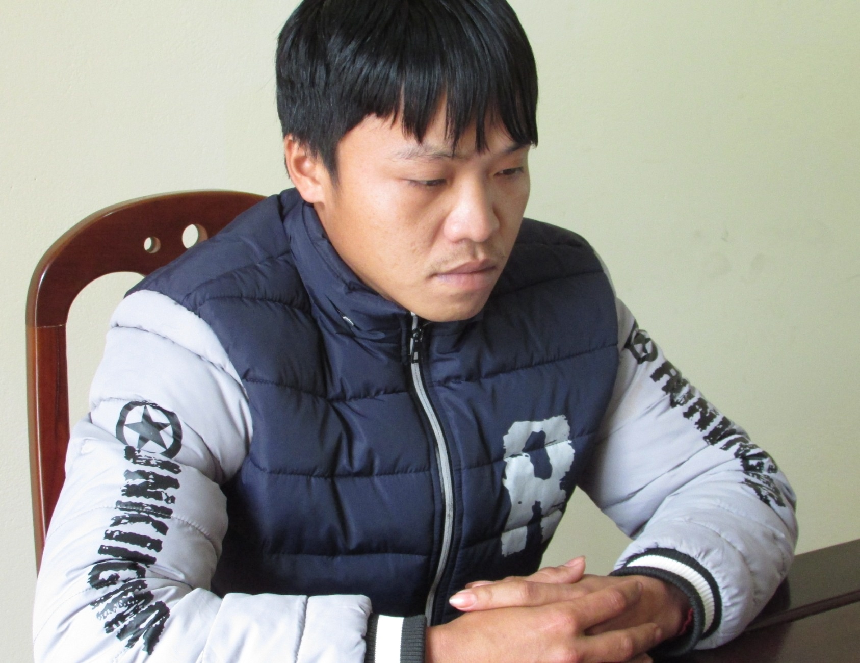 Nam 9X bi bat vi ngu than mat cung nu sinh lop 8 hinh anh