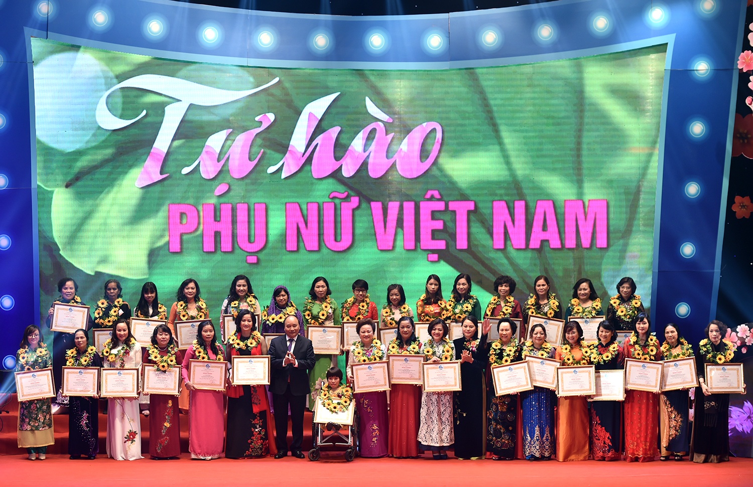 Thủ tướng đối thoại với phụ nữ ảnh 2 Thu tuong doi thoai voi phu nu anh 2