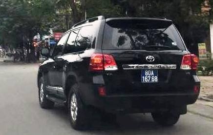 Doanh nghiep tang hai xe Land Cruiser cho tinh Nghe An hinh anh