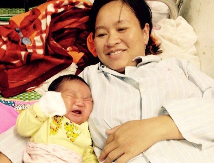 Be trai so sinh nang 6,1 kg hinh anh