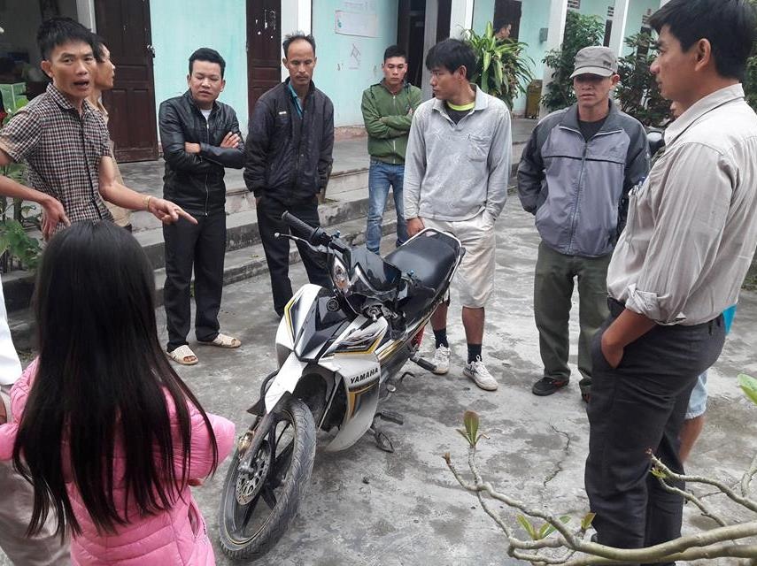 Hai thanh nien nghi trom cho bi danh, mot nguoi nhap vien hinh anh