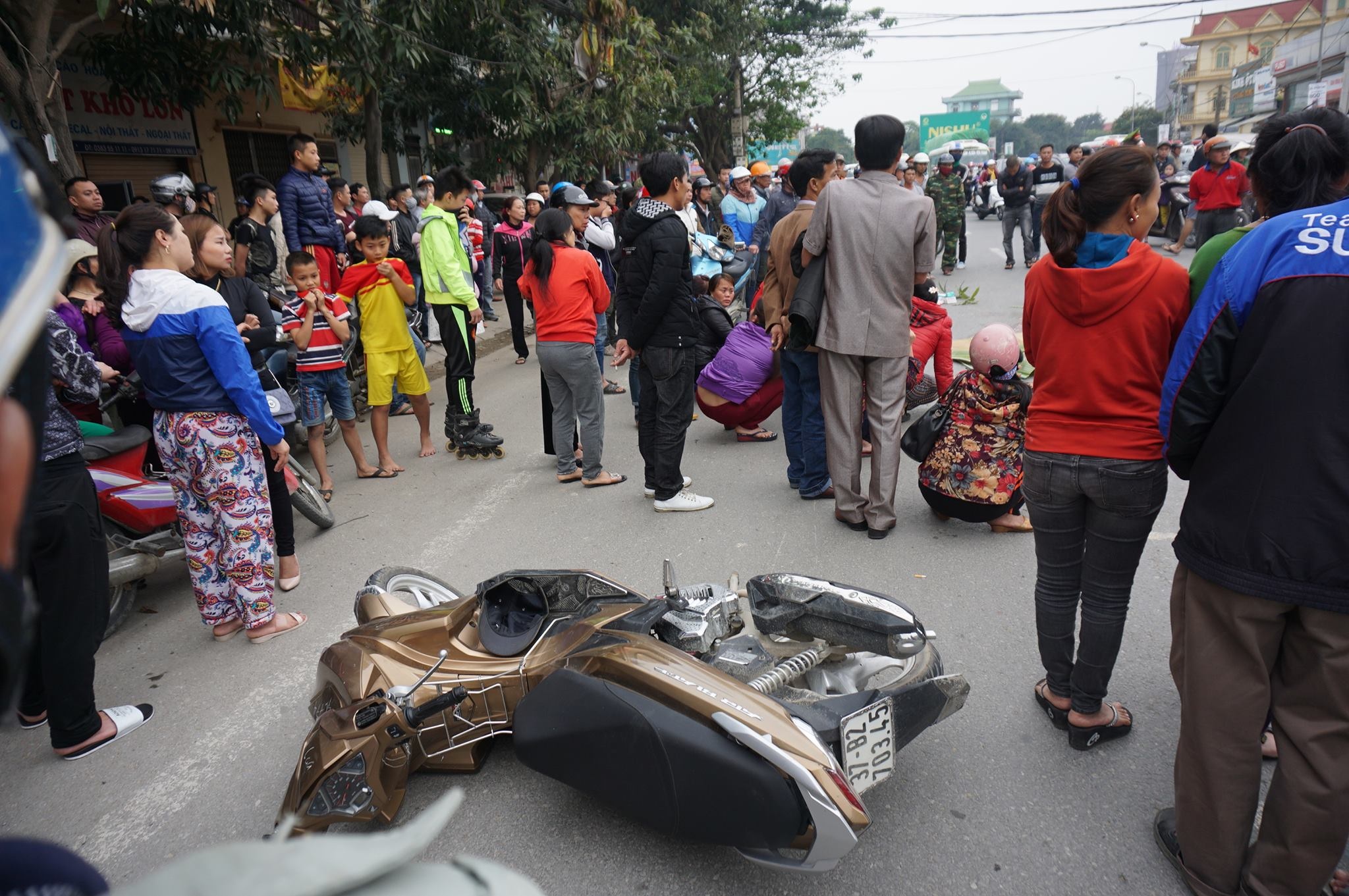 xe giường nằm cán qua người ảnh 1 xe giuong nam can qua nguoi anh 1