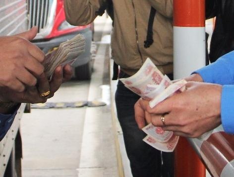 Dung tien le mua ve qua cau Ben Thuy 2 de phan doi thu phi hinh anh