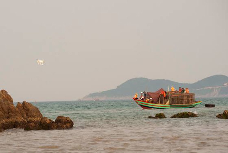 Tim thay thi the nam sinh thu hai bi duoi nuoc khi chup anh ky yeu hinh anh