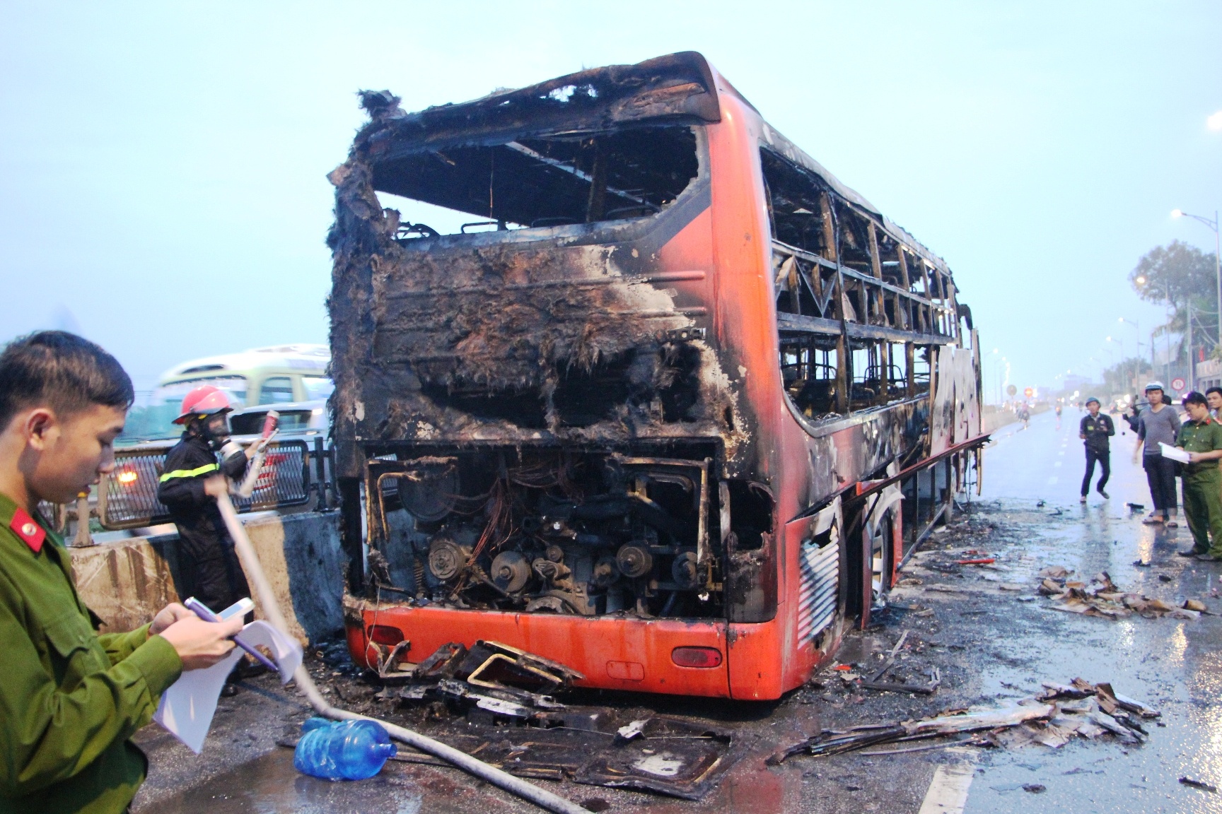 xe giuong nam chay tro khung anh 2