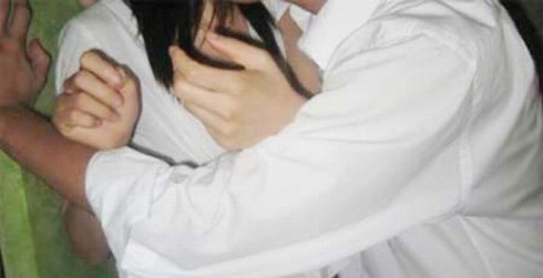 Nguoi lam thieu nu 15 tuoi mang bau bi khoi to hinh anh