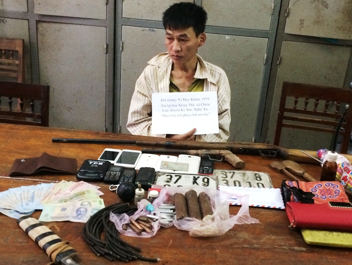 Hon chuc trinh sat vay rap ke buon ma tuy om min co thu hinh anh