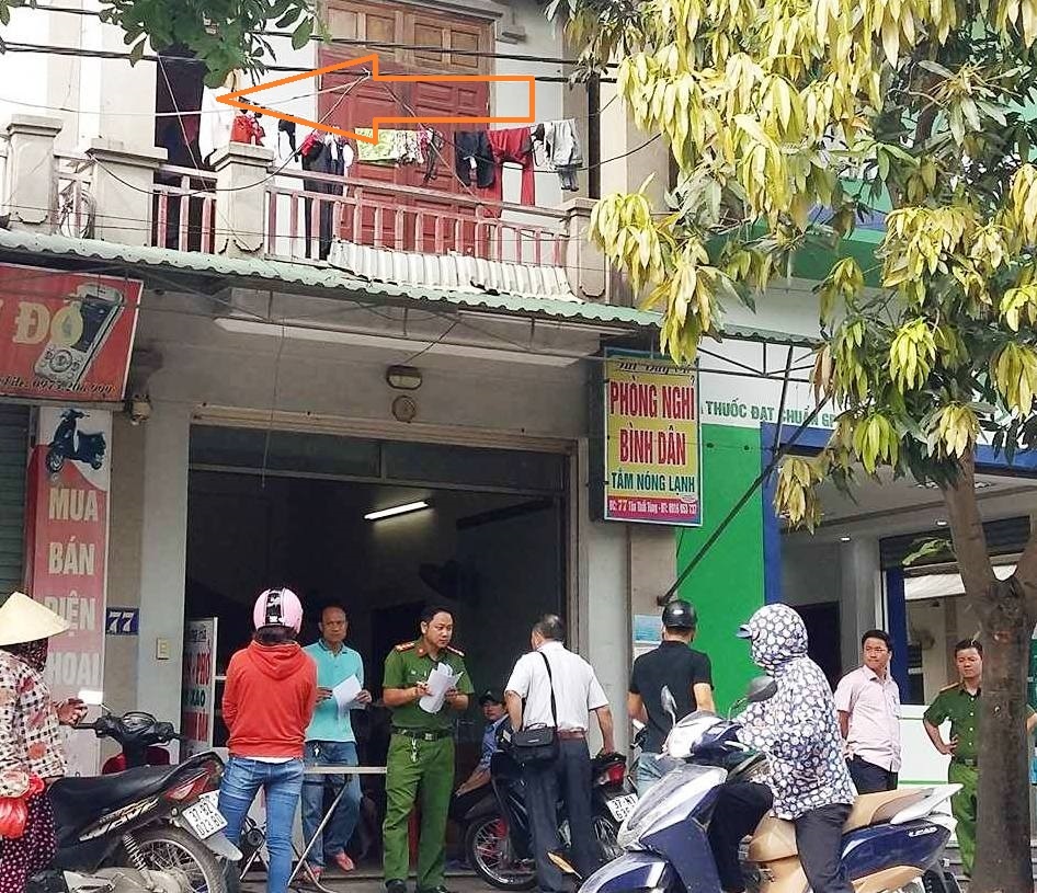 Nam thanh nien chet bat thuong sau dem vao nha nghi cung co gai hinh anh