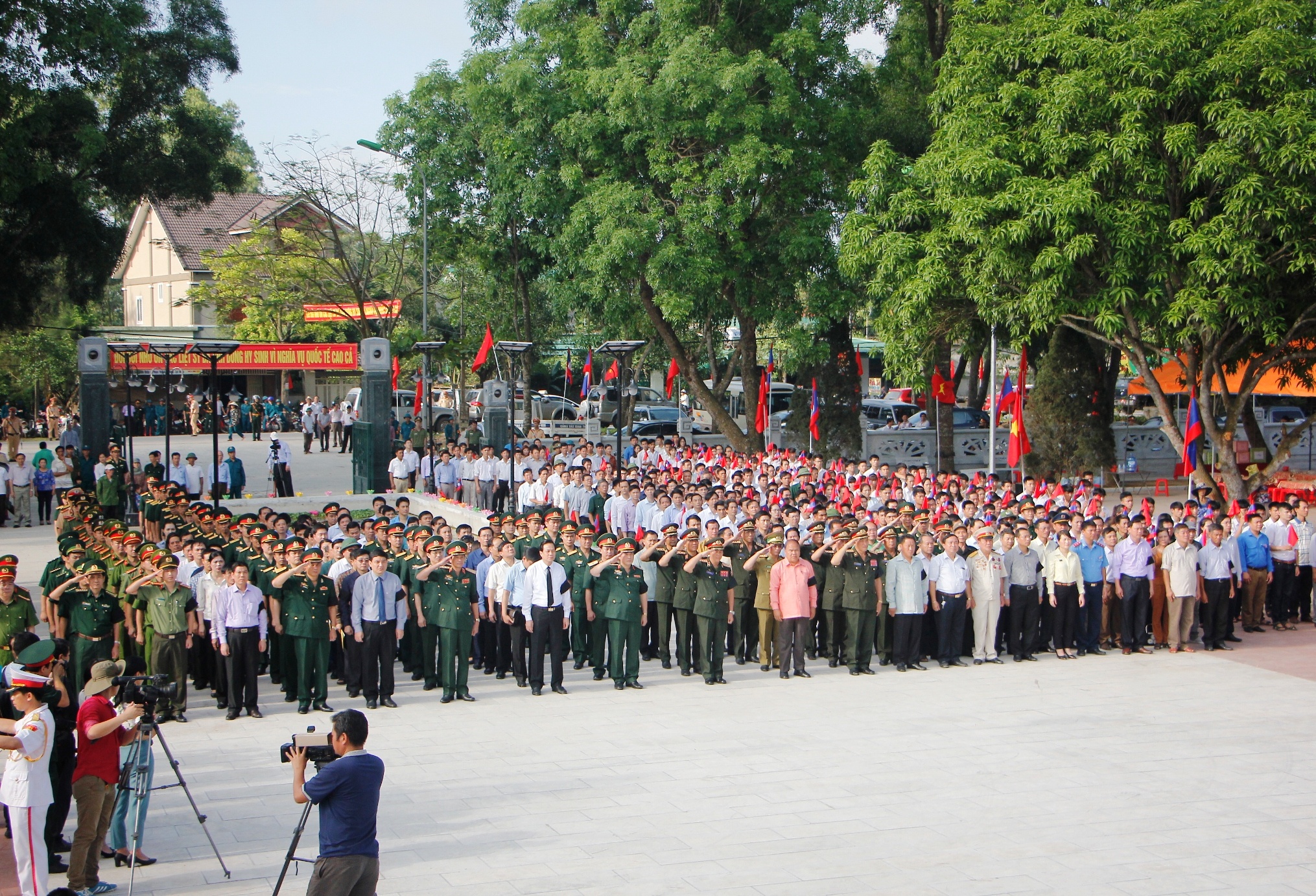 an tang 107 hai cot liet si anh 1