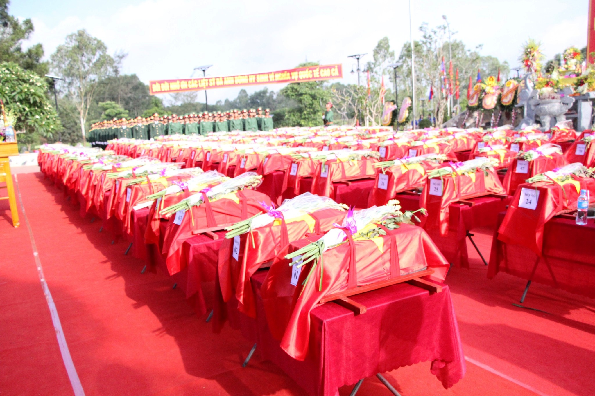 an táng 107 hài cốt liệt sĩ ảnh 2 an tang 107 hai cot liet si anh 2