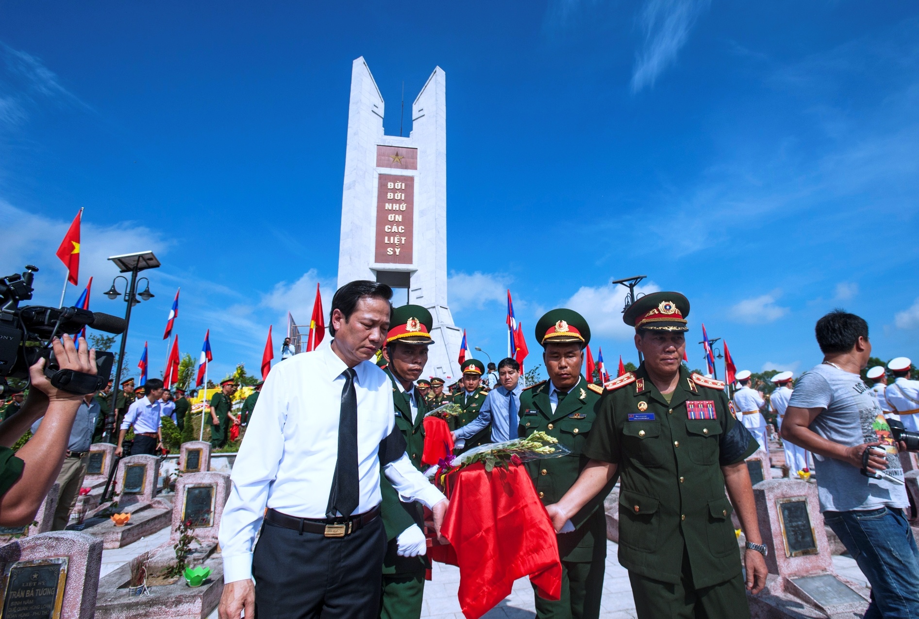 an táng 107 hài cốt liệt sĩ ảnh 7 an tang 107 hai cot liet si anh 7