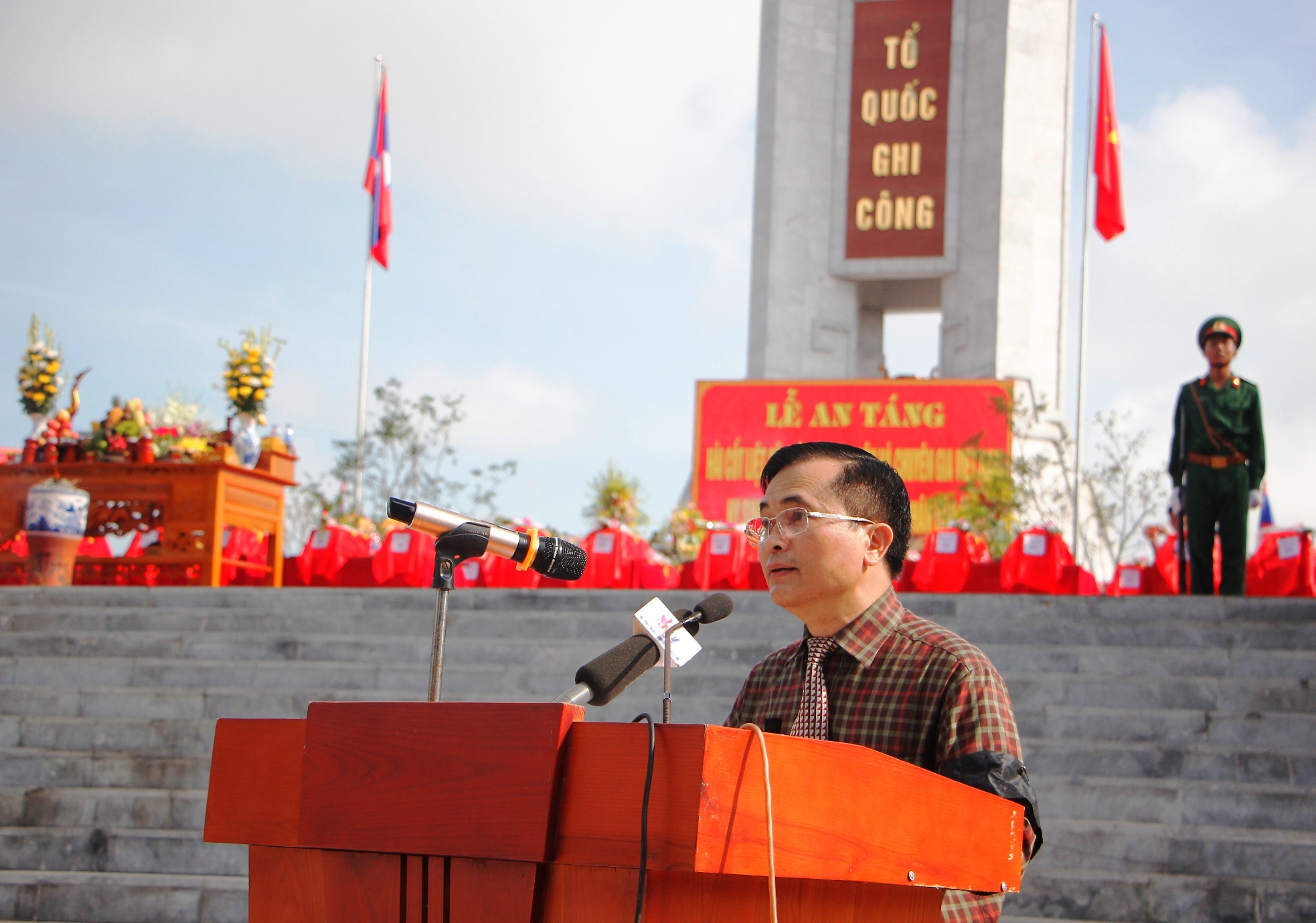 an tang 107 hai cot liet si anh 5