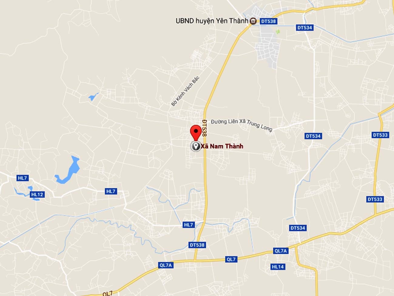 ôtô 7 chỗ đâm vào gốc cây ảnh 2 oto 7 cho dam vao goc cay anh 2