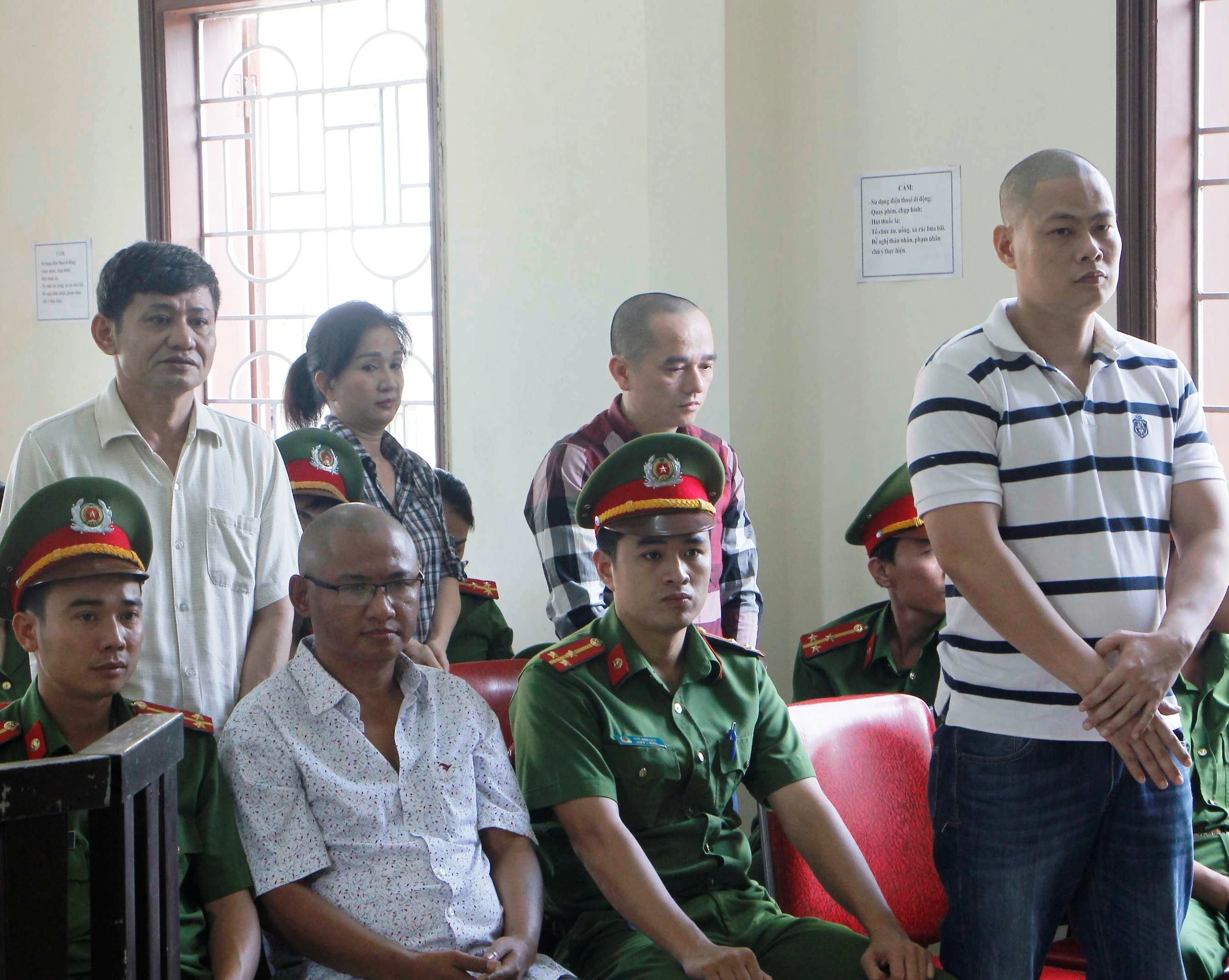 mua ban,  van chuyen 294 banh heroin anh 1