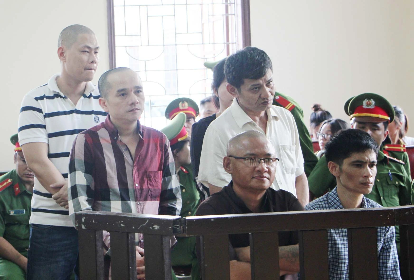 mua ban,  van chuyen 294 banh heroin anh 3