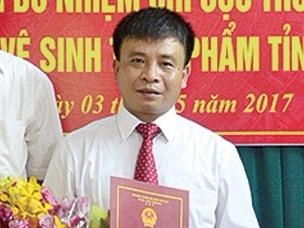 Chi cuc truong o Nghe An xin tu chuc sau nghi van sinh con thu 4 hinh anh
