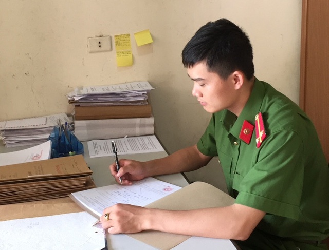 Canh sat hinh su duoc ong lao 77 tuoi gui thu cam on da cuu mang hinh anh