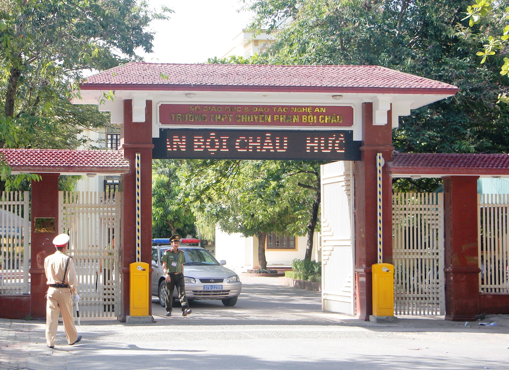 Cong bo diem chuan vao lop 10 truong THPT chuyen Phan Boi Chau hinh anh