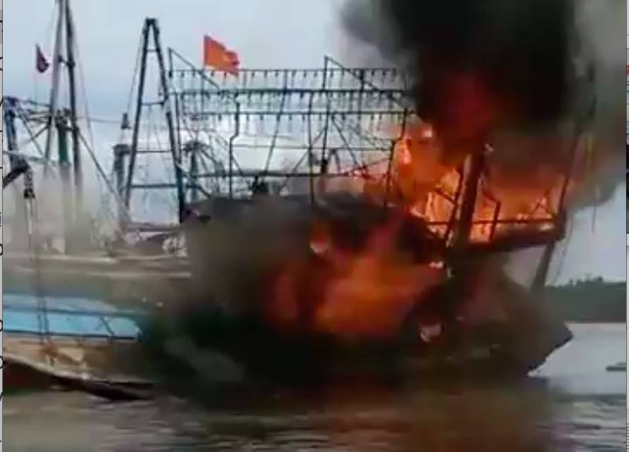 Tau ca 7 ty cua ngu dan bi chay rui hinh anh