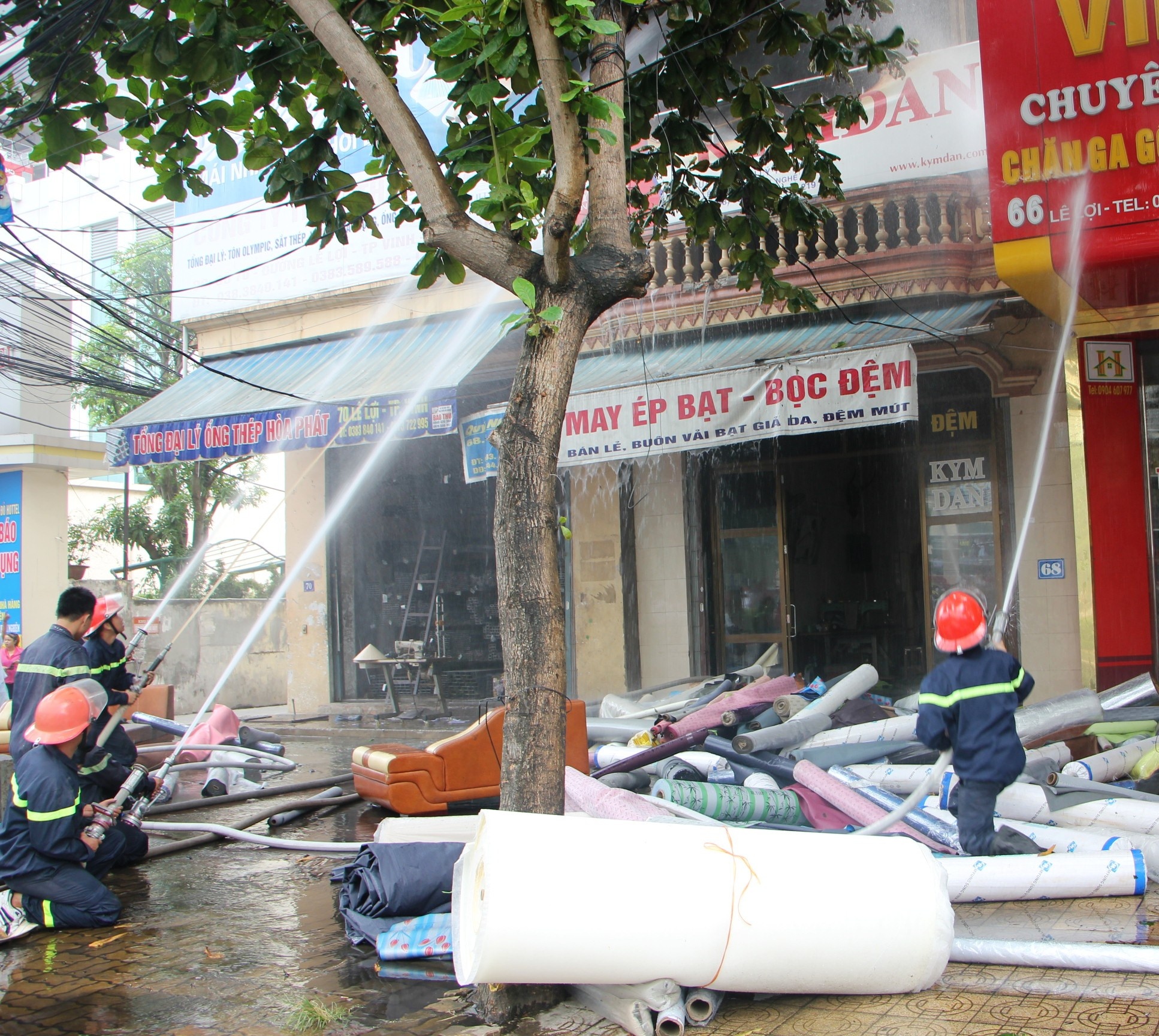 chay cua hang ep bat boc dem anh 1