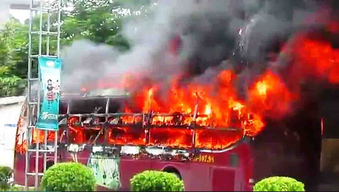 Xe giuong nam chay rui o Nghe An anh 1