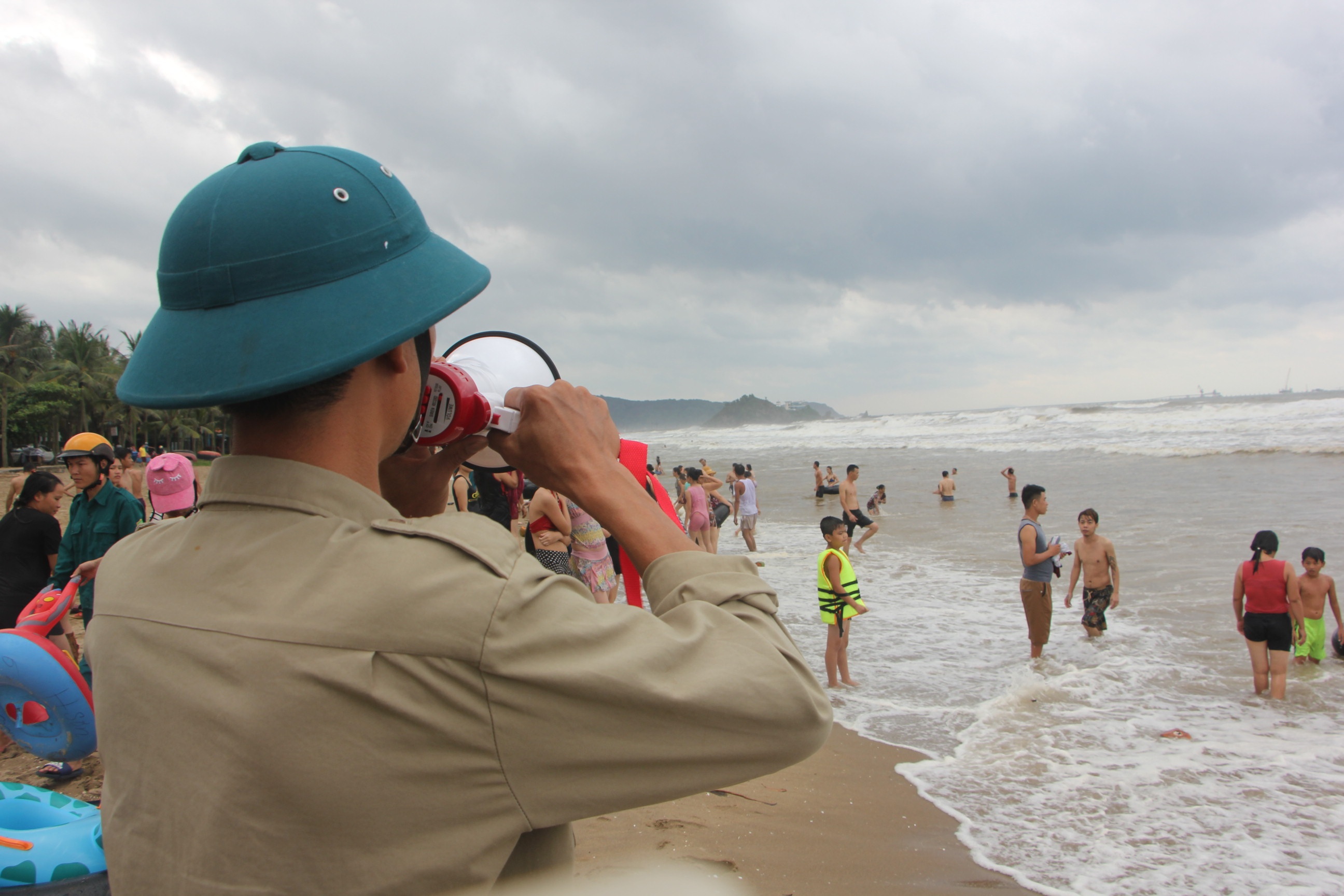 khach phan ung khi bi cam tam anh 17