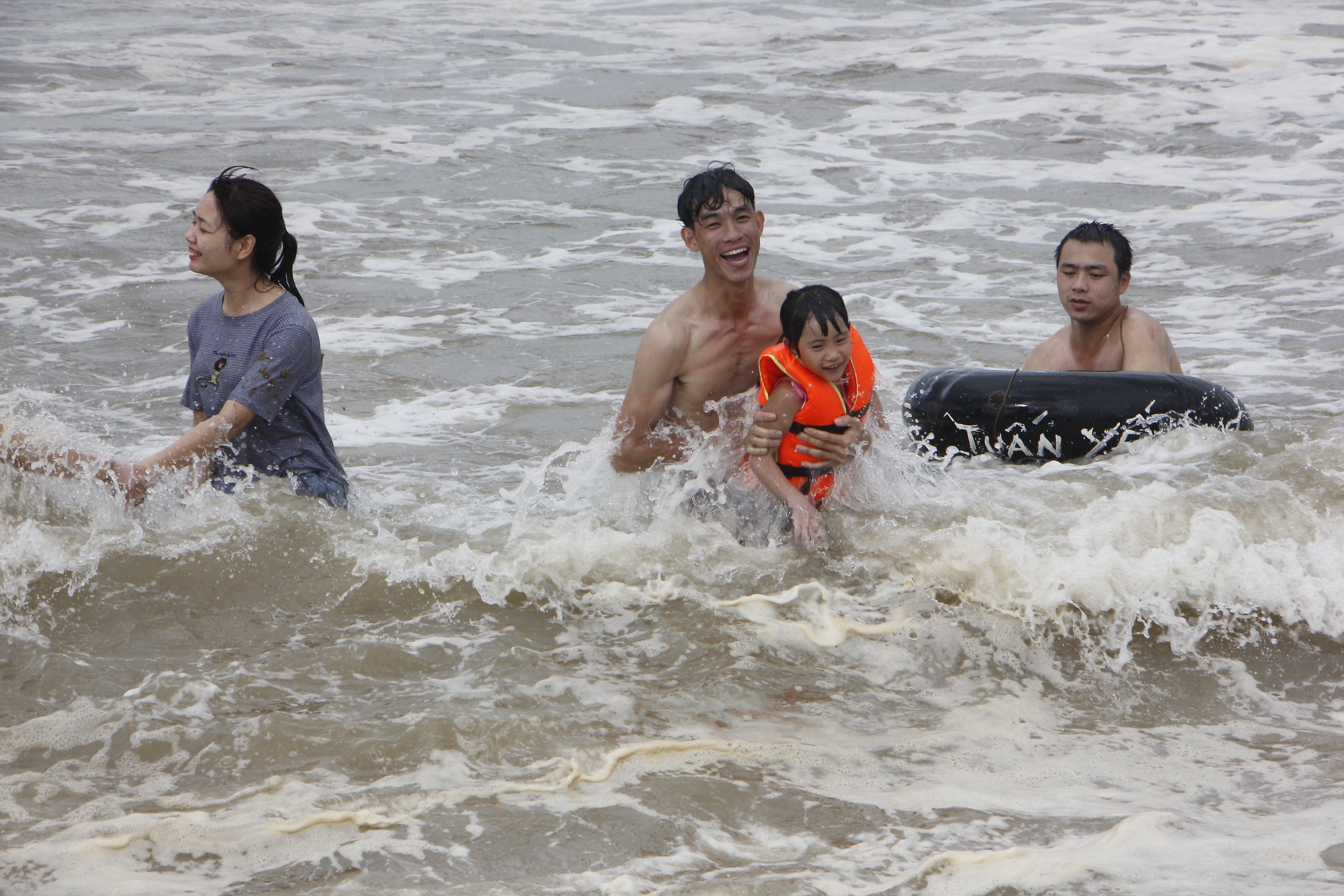 khach phan ung khi bi cam tam anh 16