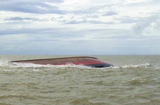 2 doi tho lan cung hon 19 tau thuyen tim kiem 4 nguoi mat tich hinh anh