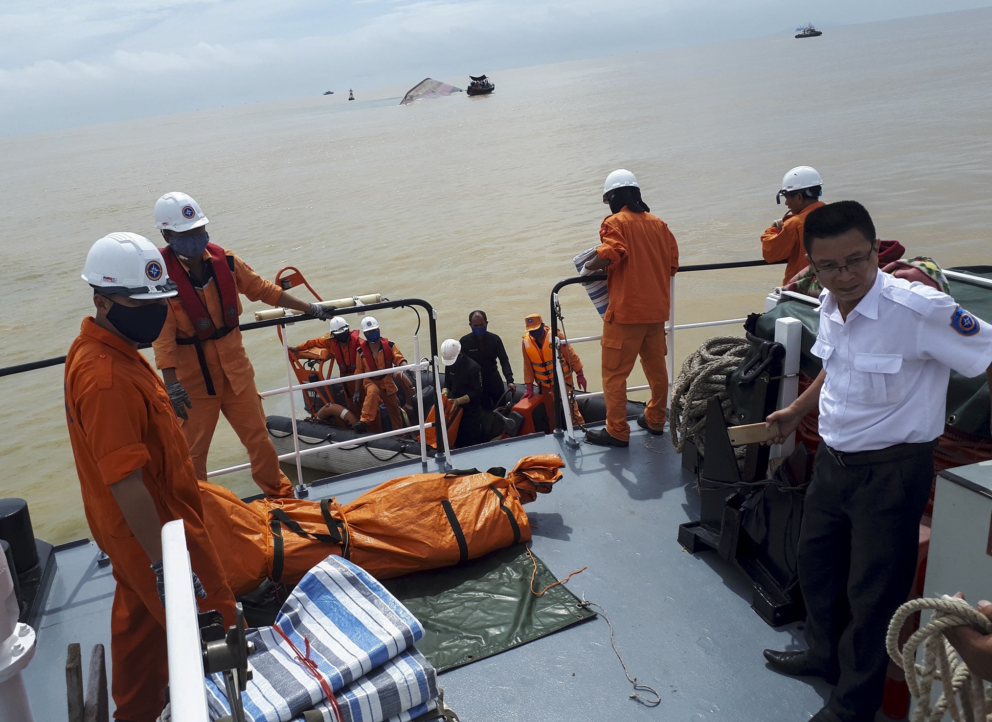 tìm kiếm thuyền viên mất tích tàu VTB 26 ảnh 1 tim kiem thuyen vien mat tich tau VTB 26 anh 1