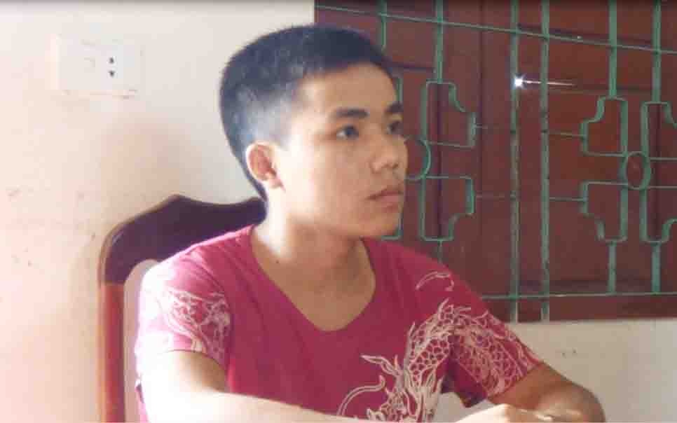 Nam thanh nien dung dao cuop xe may cua xe om hinh anh