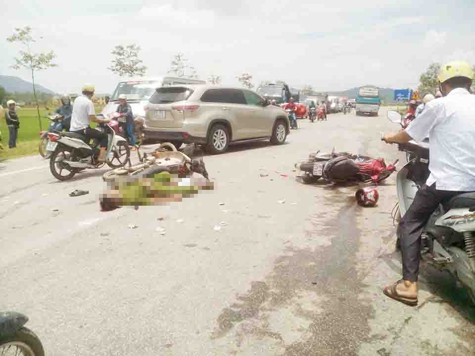 Hai xe máy đấu đầu ảnh 1 Hai xe may dau dau anh 1