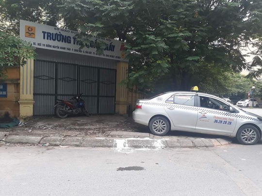 xe Toyota Camry bị hắt sơn ảnh 2 xe Toyota Camry bi hat son anh 2