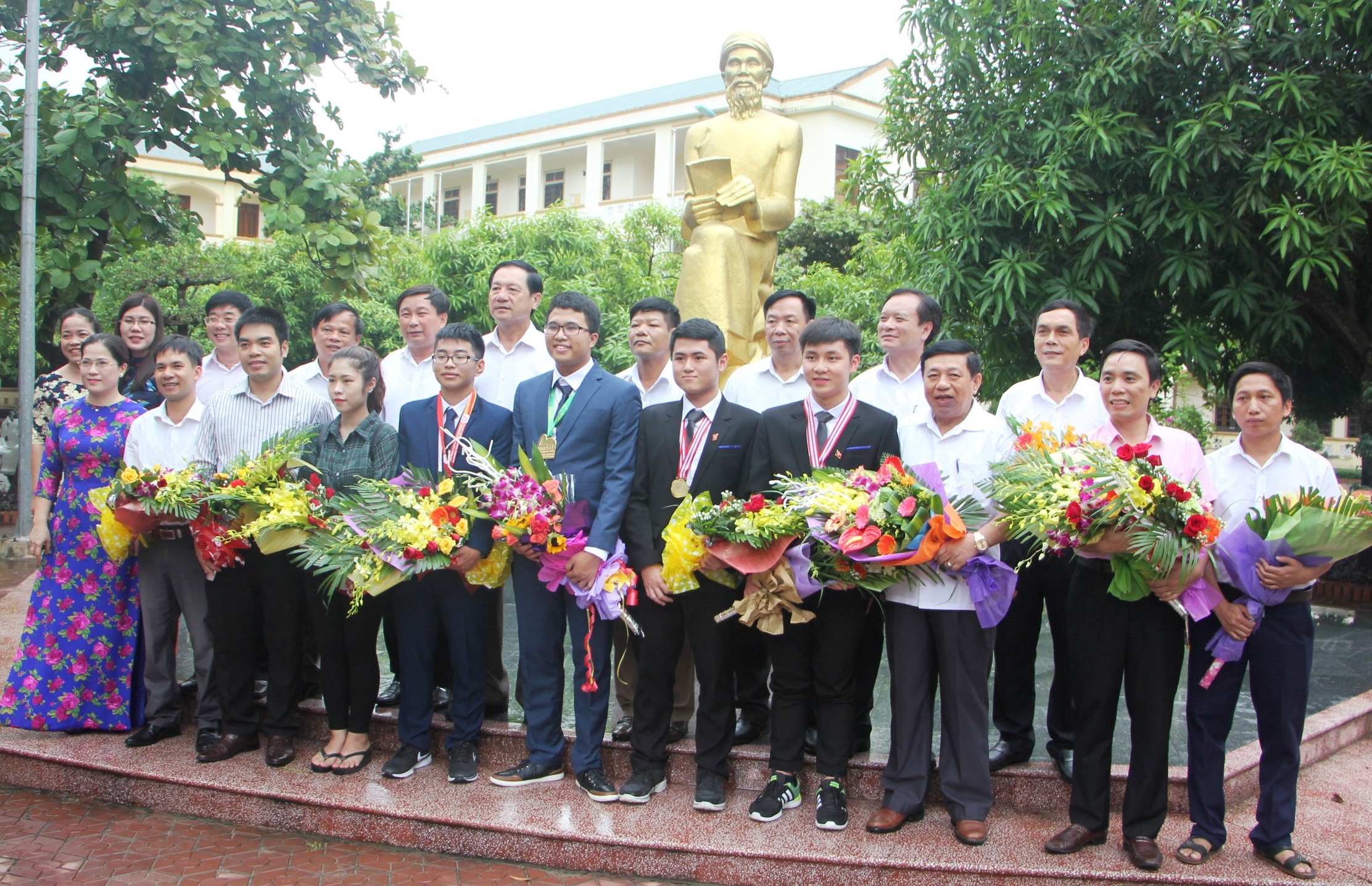 Hoc sinh Olympic quoc te anh 1