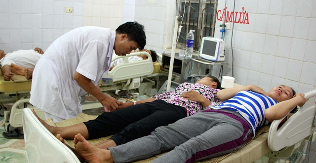 An phai nam doc, 10 nguoi trong cung gia dinh suyt mat mang hinh anh