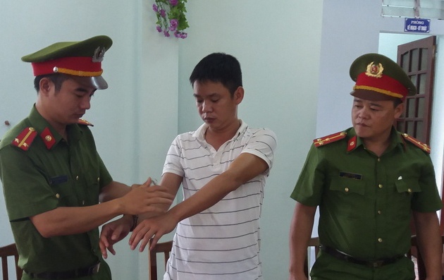 bắt tạm giam trạm quản lý rừng ảnh 1 bat tam giam tram quan ly rung anh 1