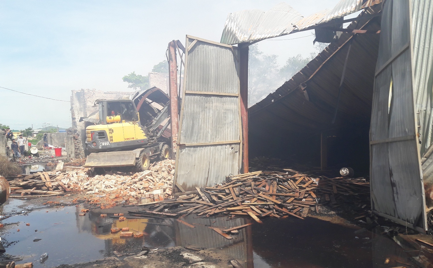 cháy xưởng gỗ ảnh 2 chay xuong go anh 2