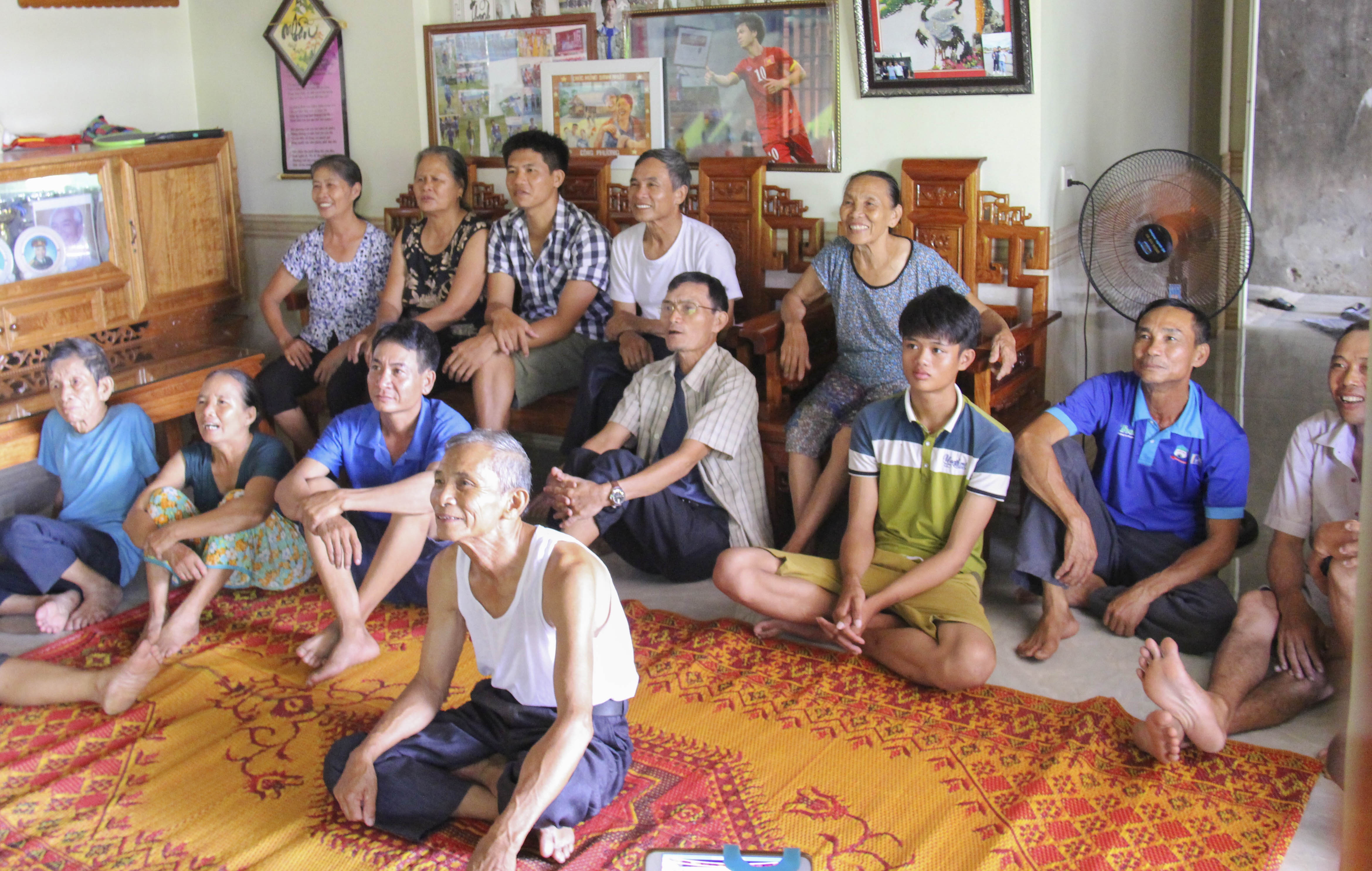 Nguoi nha vo oa khi Cong Phuong ghi ban cho U22 Viet Nam hinh anh