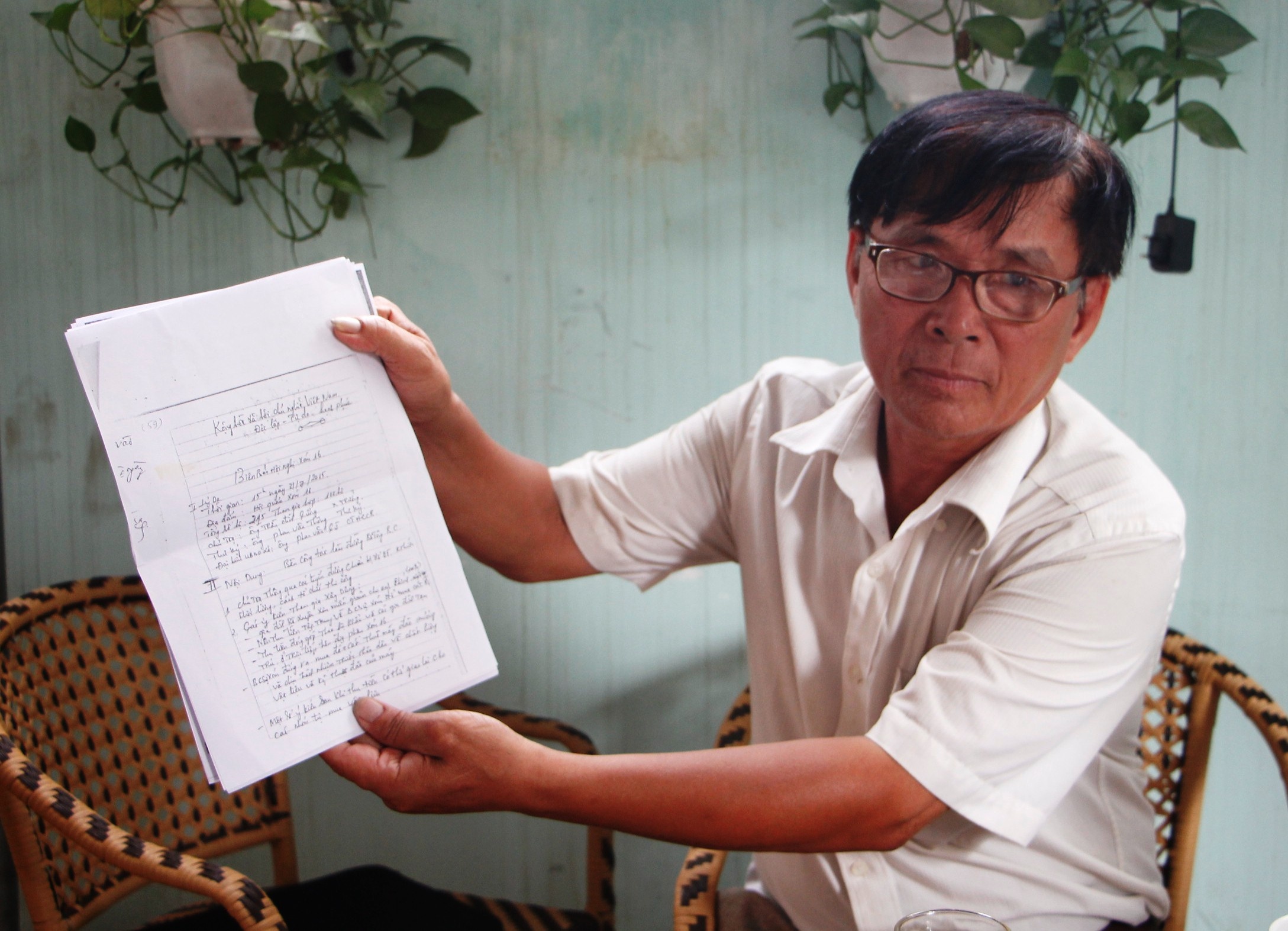 Bi khai tru khoi xom vi khong dong gop tien lam duong, phi nong nghiep hinh anh