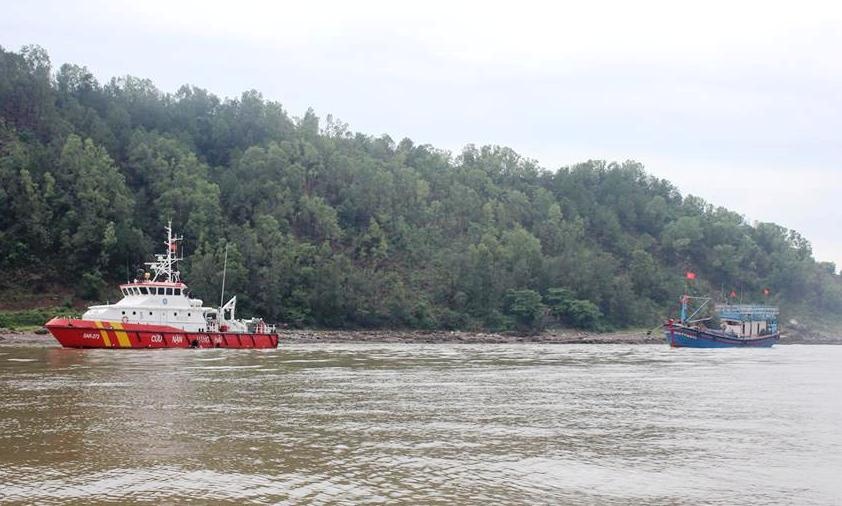 Cuu 19 ngu dan gap nan tren bien hinh anh