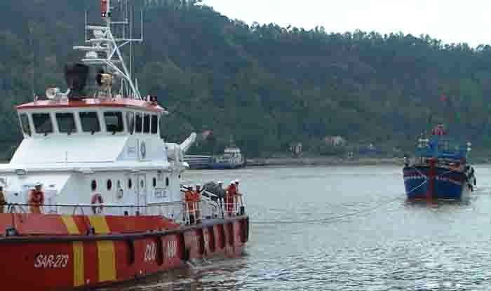 cuu ho tau ca gap nan tren bien anh 1