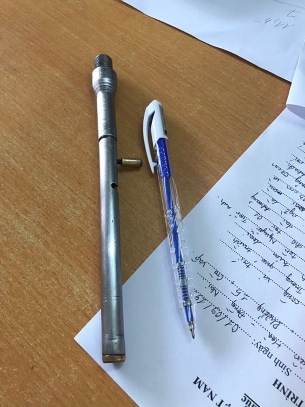phát hiện súng bút trong hành lý ảnh 2 phat hien sung but trong hanh ly anh 2