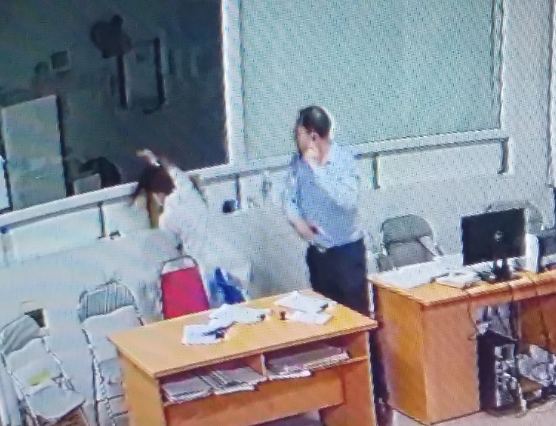 Giam doc hanh hung bac si anh 1