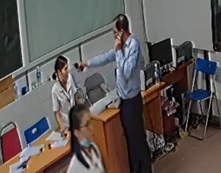Khong khoi to vu giam doc doanh nghiep hanh hung bac si hinh anh