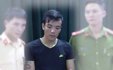 Nam thanh nien dung xe SH van chuyen 20 banh heroin hinh anh