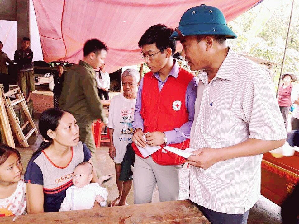 Hai cha con bi set danh tu vong khi dang nam ngu tren giuong hinh anh